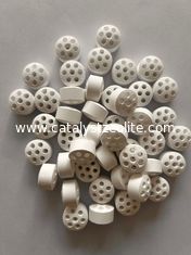 Structure uniforme des pores 7 trous Porteur du catalyseur en aluminium Inerté chimique