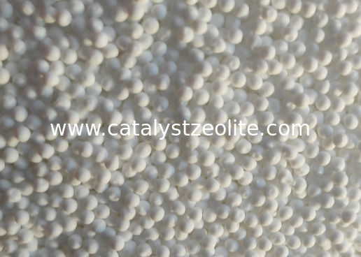 1,6 mm 1,8 mm plus grande force de broyage élevée de transporteur de sphères d'alumine de catalyseur de volume de pore