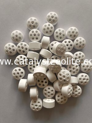 Structure uniforme des pores 7 trous Porteur du catalyseur en aluminium Inerté chimique
